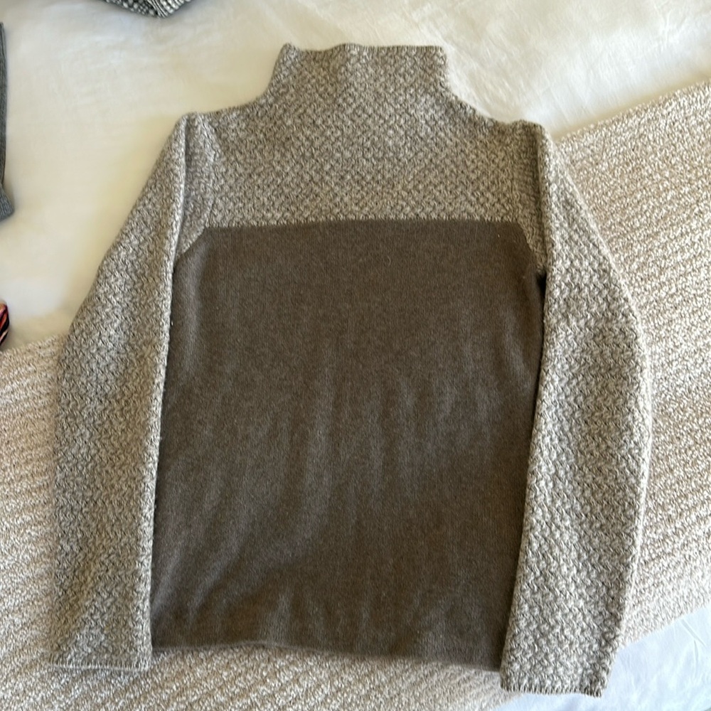 Kinross Cashmere Sweater - L